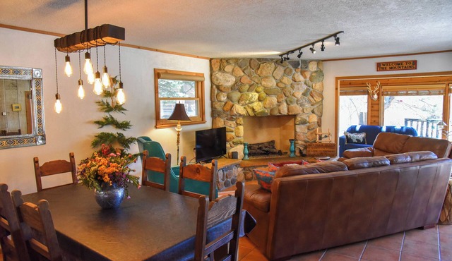 4 bedroom accommodation in Red River