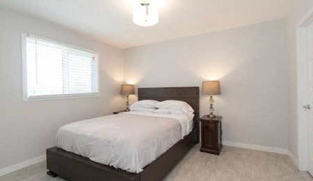 # 4 bedroom sleeps 8 - 2 unites Main floor & Basement - Whyte Ave- Blue unit