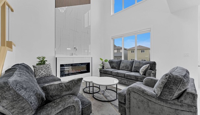4 Bedrooms, 3 washrooms, and 2 living rooms, Luxury Home Close to Amenities