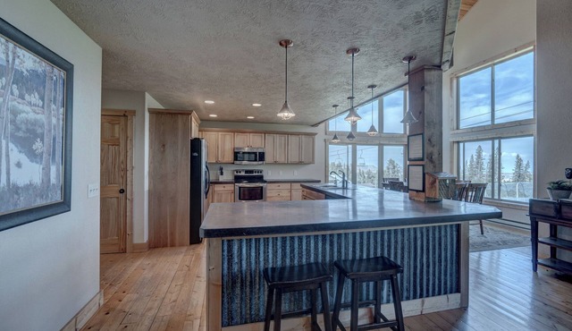 4 Bedrooms Chalet In Lead
