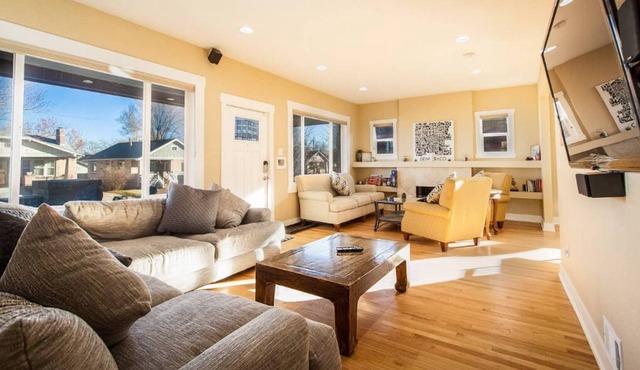 4 FULL Bedrooms w / Theater Room!