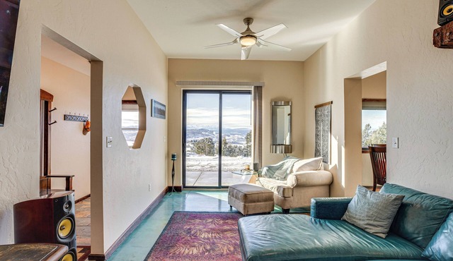 4 Mi to Black Canyon: Mtn-View Apt in Montrose!