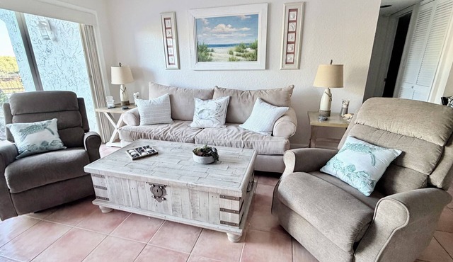 🏖️ 40 Steps to the Beach! Ground Floor Condo . Golf, Pools & Tiki Bar and more.