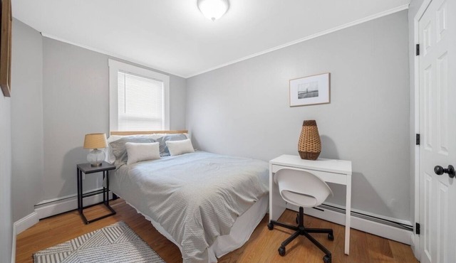 4BR/1BTH Easy Commute South Boston Apartment