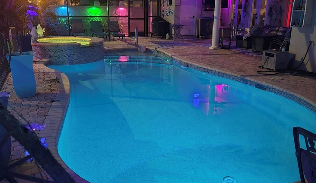 4BR/5BTH Heated Pool/Spa Home 1 Mile to Beach! 5 min to Downtown Naples