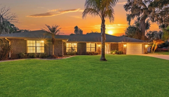 4BR Mango Tree House. Private Pool. Minutes to New Smyrna Beach & Dinning