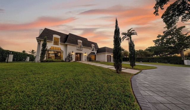 5/4.5 for 10-Heated Pool-Putting Green-Ping Pong Fire Pit BBQ Grill Beach 10 Min