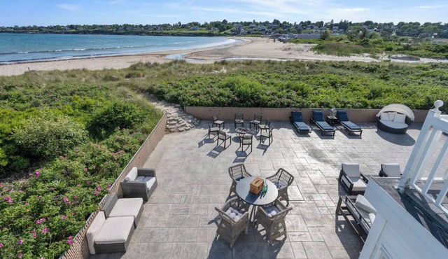 5-bed Waterfront Beach house with DIRECT access to Private Kelly Beach in Bonnet