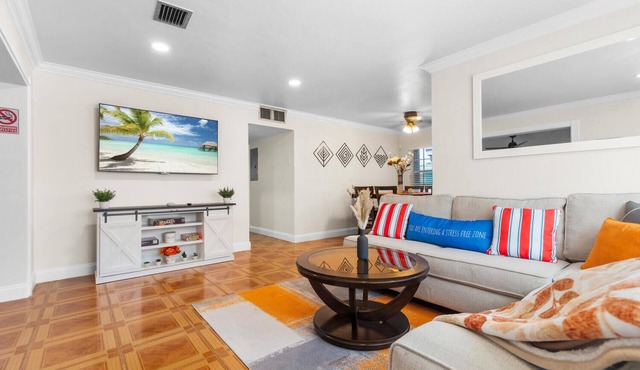 5 minutes from Hard Rock Stadium, and less than 30 minutes from South Beach