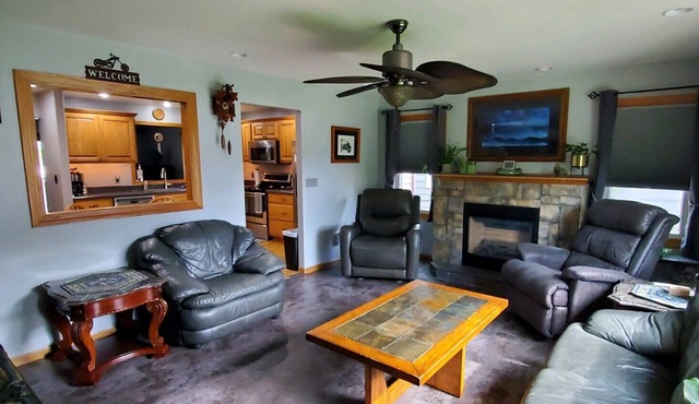 5 minutes from the beautiful Black Hills and all it has to offer!