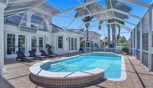 6BR Elegant Hollywood Lakes Mansion with Private Pool & Spa