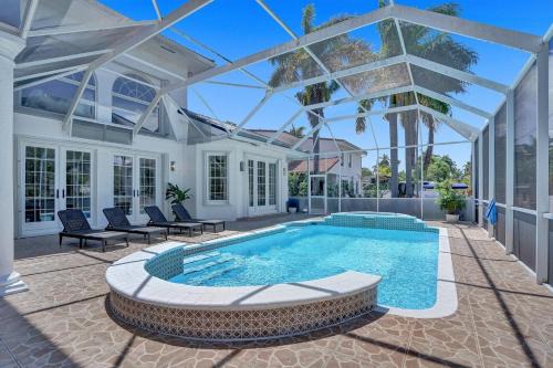 6BR Elegant Hollywood Lakes Mansion with Private Pool & Spa