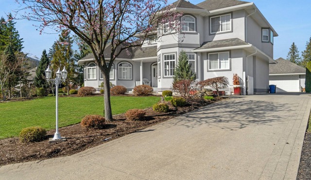 7 BR House With Pool & Hot Tub Near Harrison