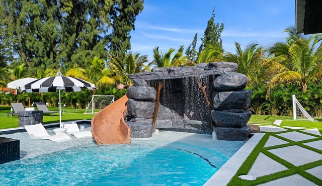 7BR Private Estate w/Pool, Spa, Waterslide & Go-Karts