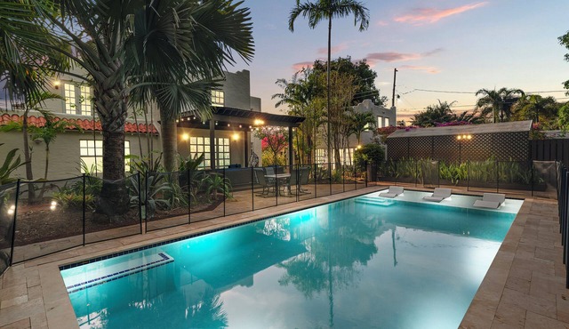 8 BR- Sleeps 22! WPB Resort w/Pool + Firepit