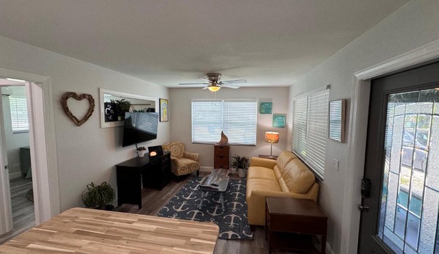 875 Oasis #4 Location!
