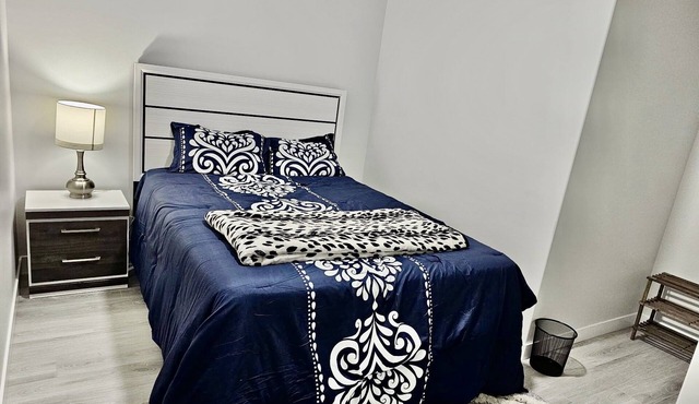 A cozy fully furnished 2Bedroom apartments, just 12 mins away from WEM