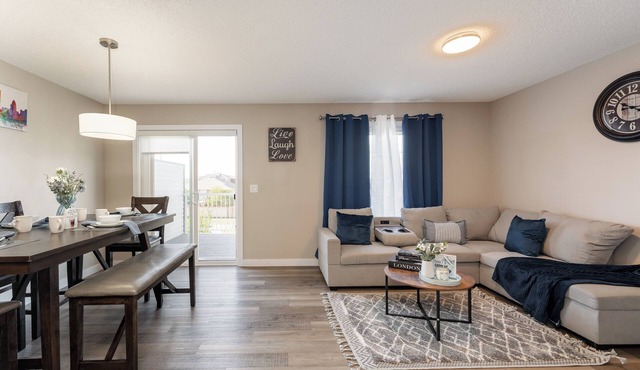 "A Darlin Escape "Terrific 3-bedroom house in charming Leduc for your getaway