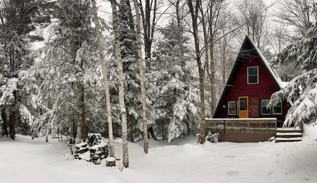 A-Frame Cabin in the Woods *Mins to Mt. Sunapee*