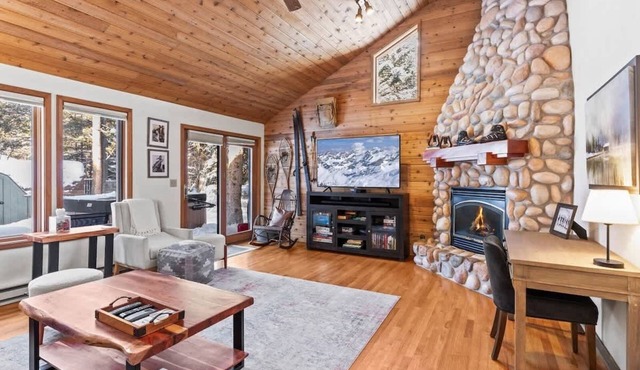 Abode at Fish Creek, mountain escape, hot tub
