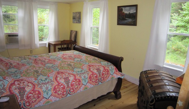 ADA & Pet friendly. Cozy 1 bedroom Cottage 1mile from ProfileWaterfall & Trails