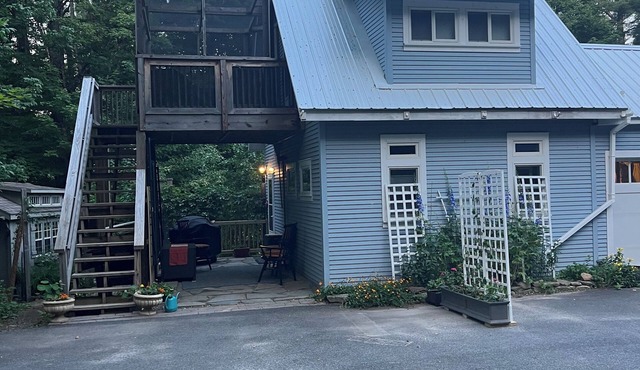 Adirondack Carriage House-near trails, skiing, waterways, and towns.