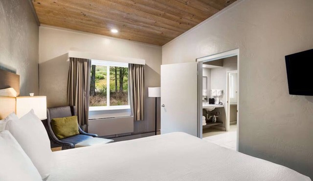 Adventure Retreat in Glenwood Springs |Scenic Mountain Views | Free Breakfast