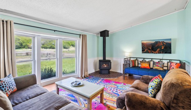 Affordable Stay | Steps to Downtown | Family & Angler’s Retreat
