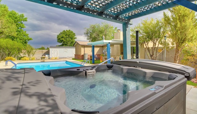 Albuquerque Oasis: Pool, Hot Tub & Putting Green!