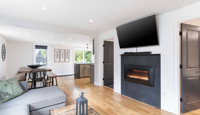 ALL NEW, walk to North Conway Village + Railroad, fire pit