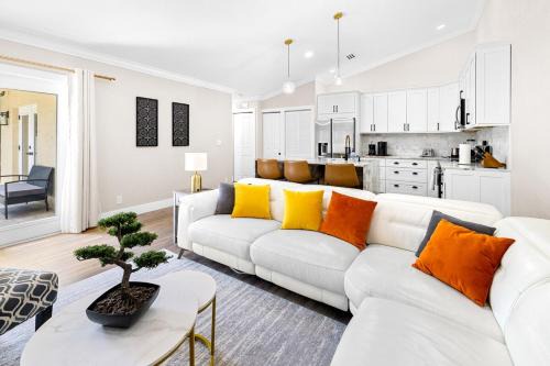 Alluring Luxury Oasis, Modern Comfort & Relaxation