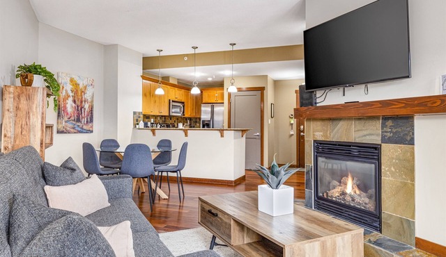 Alluring Mountain View Condo - The Heart Of Downtown!