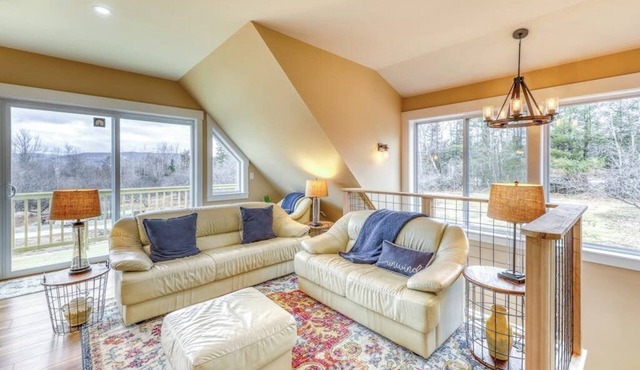 Amazing condo on apple orchard with deck, full kitchen, and great mountain views