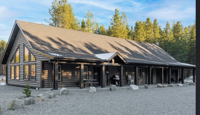 Antler Ridge Cabin Rental - Pet Friendly!