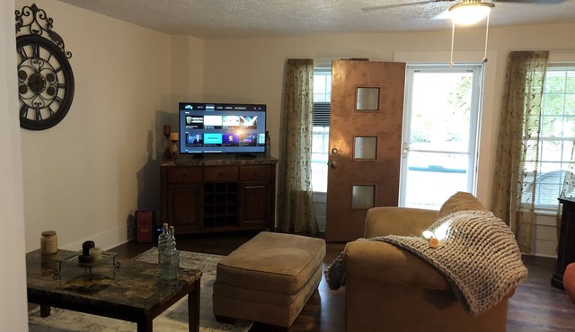 Ashland Home- Great Location with nice new furnishings