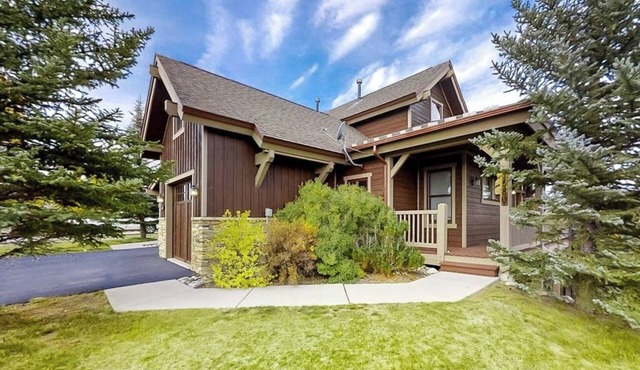 Attractive & Spacious Countryside Home w/Firepit, Private W/D, Free WiFi, Patio