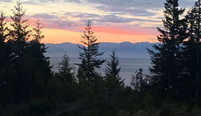 Awesome ocean views near many beaches and hiking trails.