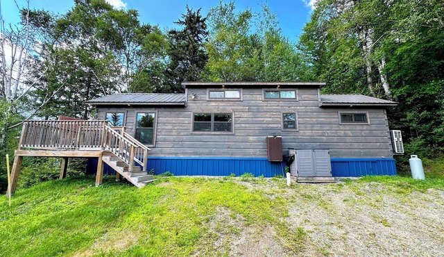 B11 Awesome "Tiny Home" A/C, Mountain Views, Minutes to Skiing, Hiking, Attractions, Dog Friendly!