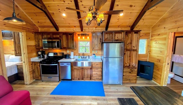 B3 NEW Awesome Tiny Home With A C Mountain Views Minutes to Skiing Hiking Attractions