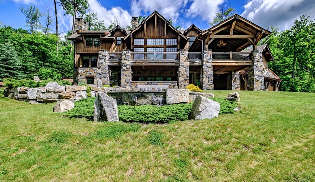 Balsam North-Architecturally designed, luxury home offering Concierge service