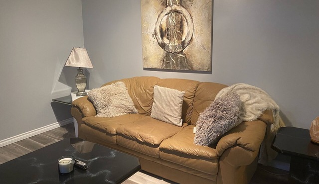 Basement suite in a quiet, safe neighborhood! Discount on longer stays!