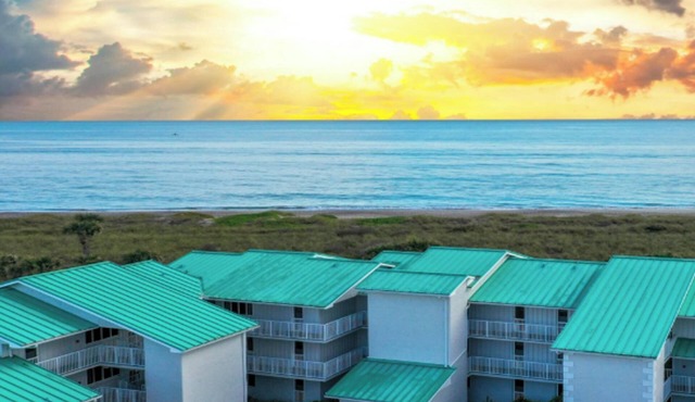 BEACH FRONT RETREAT.On site Golf, 4 Pools, Tennis, Pickleball, Fitness Center