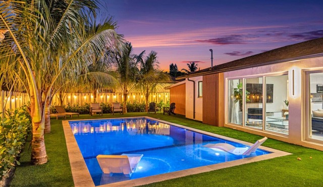 Beach Getaway: Stylish Home with private Pool