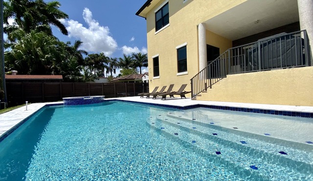 Beach Vacation Villa with pool