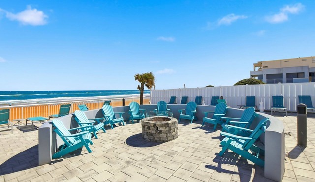 Beachfront Studio Stay | Balcony Views & Hot Tub in Ormond Beach