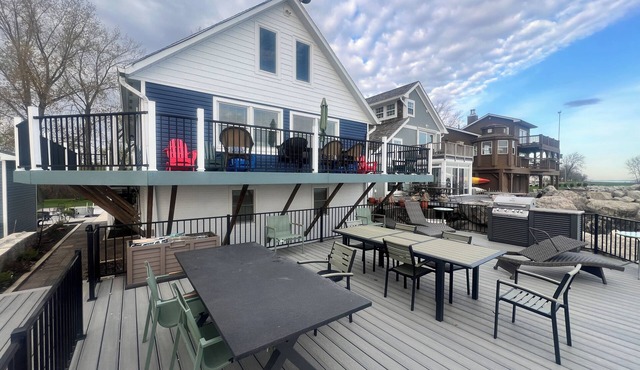 "BEACHNUTS" -SPECTACULAR HOME ON LAKE ERIE ! 5 Bedrooms 12 Beds 4 Full Baths