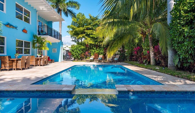 ⭐BEACHSIDE BLISS!⭐Singer Island 2/2⭐Huge Pool+Spa