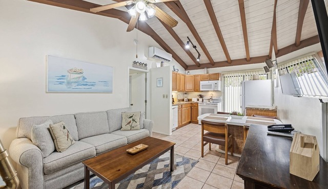 Beachside Rental w/Full Kitchen