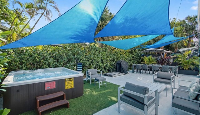 Beachside Retreat | Hot Tub + Fire Pit + WiFi
