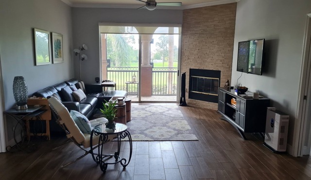 Beautiful 2 bed condo located near world famous National Polo Center.